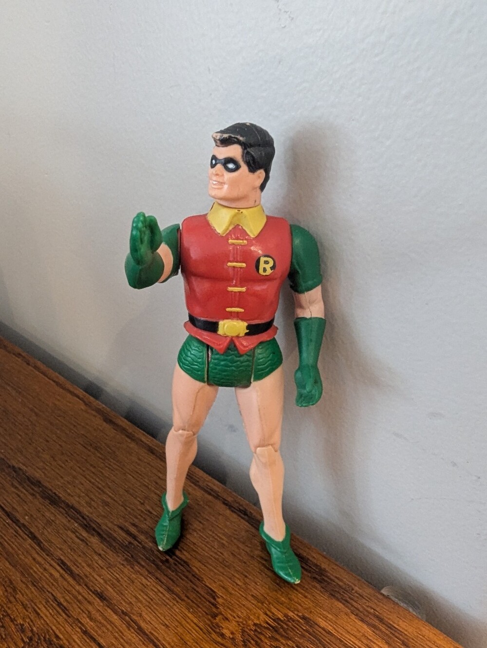 Vintage Robin Action Figure DC 1984 Kenner Super Powers Collectible Toy.